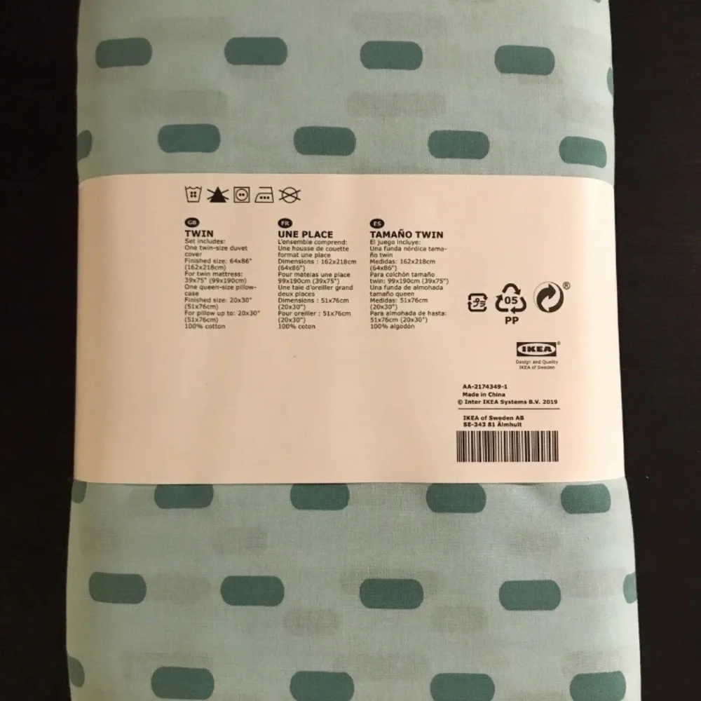NWT 100% Cotton Twin Duvet cover plus 1 Queen size pillow case.